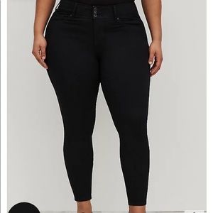 Torrid Black super soft jegging. Never worn!